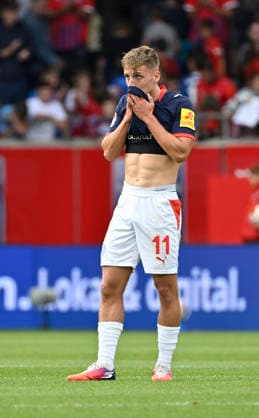 After the game: Gyan de Regt, Holstein Kiel 11, disappointed; 1 FC Heidenheim 1846 (FCH) vs. Holstein Kiel (KSV), September 13, 2026. DFL regulations prohibit any use of photographs as image sequences and OR QUASI-VIDEO 1 FC Heidenheim 1846 (FCH) vs. Holstein Kiel (KSV)