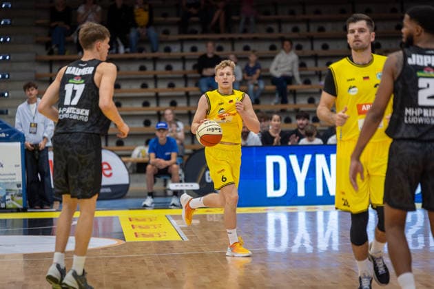 Julis Baumer, MHP RIESEN Ludwigsburg, 17; Johannes Patrick, Kreisbau Kirchheim Knights, 06; GER; Kreisbau Kirchheim Knights vs. MHP RIESEN Ludwigsburg; easyCredit BBL; Netto BBL Cup; Round 1; 2026–2027 Season; September 13, 2026 GER, Kreisbau Kirchheim Knights vs. MHP RIESEN Ludwigsburg, easyCredit BBL, Netto BBL Cup, Round 1, 2026–2027 season, September 13, 2026 Göppingen Copyright: xEibner-Pressefoto NinaxSanderx EP_NSR