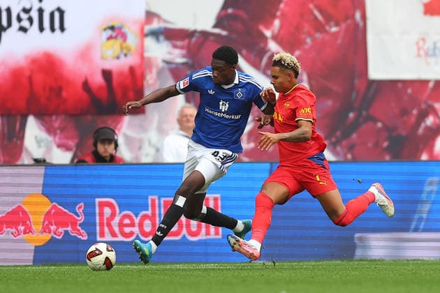 RB Leipzig vs. Hamburger SV, Bundesliga, Leipzig, September 13, 2026, Red Bull Arena, Soccer, Men, 2026–2027 Season, Bundesliga 1, Matchday 3, RB Leipzig vs. Hamburger SV, Pictured from left: Shafiq Nandja (43), HSV, and Antonio Nusa (7), RB Leipzig,