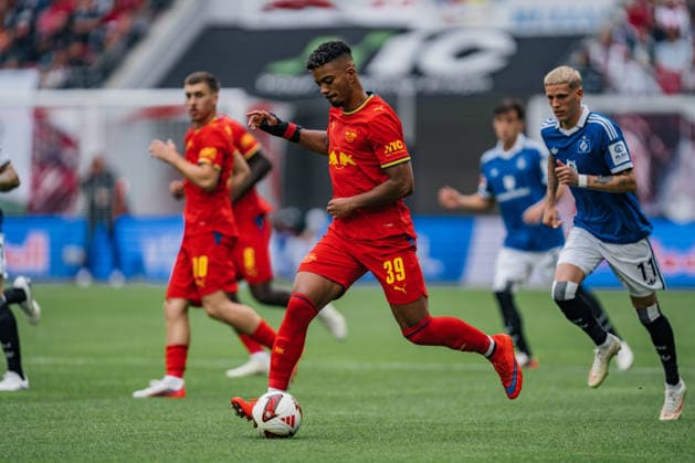 Germany Bundesliga 2026–2027, Matchday 3: RB Leipzig vs. Hamburger SV at Red Bull Arena Leipzig; Benjamin Henrichs (RB Leipzig) had 39 touches Copyright: xTomxLauruschkatx