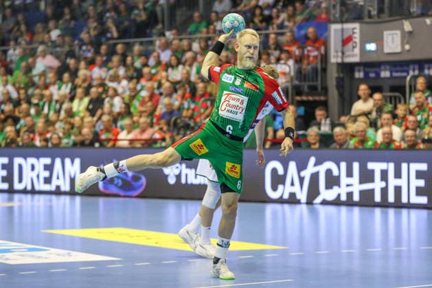 September 13, 2026, xgox, Handball: Opel HBL SC Magdeburg vs. HSG Wetzlar emspor, from left: Matthias Musche (Magdeburg), 6 on a penalty throw for Magdeburg
