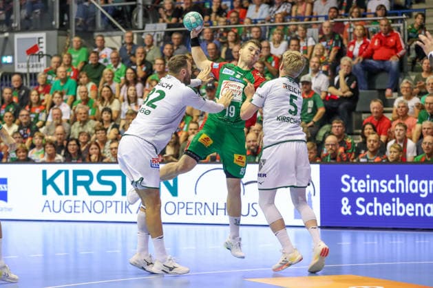 September 13, 2026, xgox, Handball Opel HBL SC Magdeburg vs. HSG Wetzlar emspor, from left: Nikolaj Laeso (Wetzlar), 32; Elvar Oern Jonsson (Magdeburg), 19; Tristan Kirschner (Wetzlar), 5; tussle, duel, battle, tackle (Magdeburg)