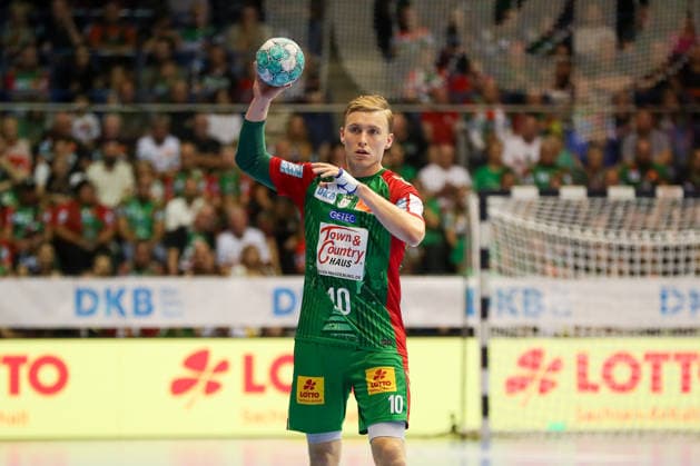 September 13, 2026, xgox, Handball: Opel HBL SC Magdeburg vs. HSG Wetzlar emspor, from left: Gisli, Thorgeir, Kristjansson (Magdeburg), 10 on the ball, plays the ball (Magdeburg)