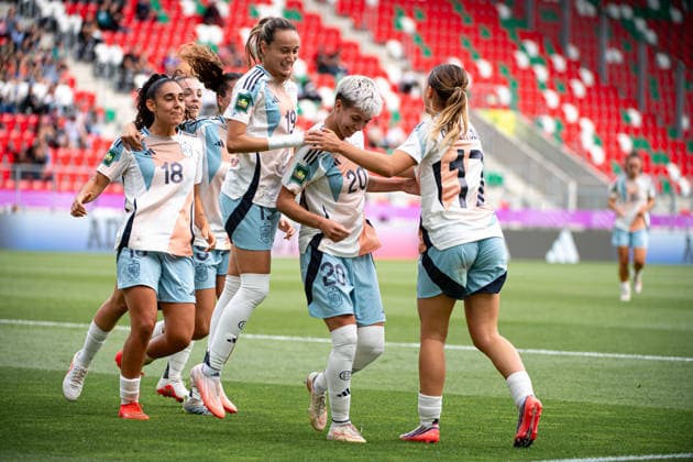 September 13, 2026, Sosnowiec, Silesian Voivodeship, Poland: COMENDADOR PAU of Spain celebrates his goal with his team during the FIFA U20 Womens World Cup match between China versus Spain at ArcelorMittal Park Sosnowiec Poland - ZUMAs385 20260913_zsp_s385_040 Copyright: xLeopoldxSoglox