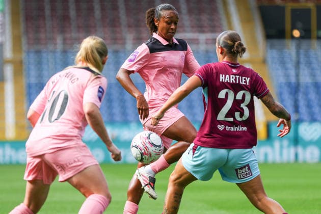 BURNLEY, ENGLAND - SEPTEMBER 13: Atlanta Primus of Sunderland controls the ball during the Barclays Womens Super League 2 at Turf Moor on September 13, 2026 in Burnley, England. Copyright: xSeanxChandlerx xSPPx Sportspressphoto_SPR229648