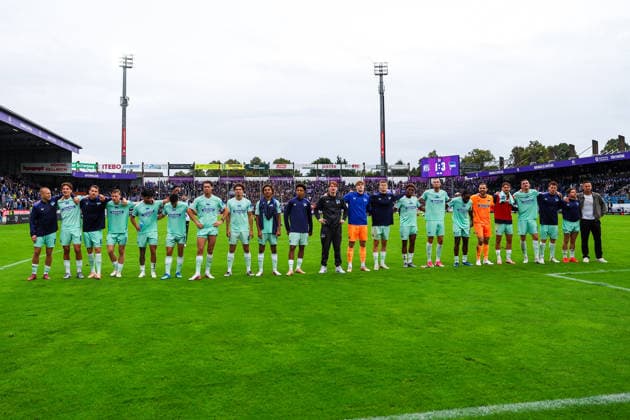 September 13, 2026, xkwix, Soccer, 2nd Division, VfL Osnabrück vs. Hertha BSC, Stadion an der Bremer Brücke, Matchday 5, 2026–2027 Season: The Berlin team celebrates with the fans after the final whistle. DFB regulations prohibit any use of photographs as image sequences and or quasi-video. Photo: xKamilxWilkowskixPressefotoKochx, Lower Saxony, Germany