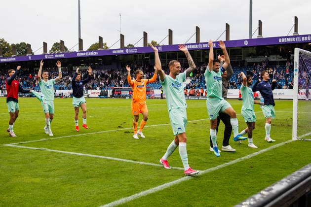 September 13, 2026, xkwix, Soccer, 2nd Division, VfL Osnabrück vs. Hertha BSC, Stadion an der Bremer Brücke, Matchday 5, 2026–2027 Season: The Hertha Berlin team runs jubilantly toward the fans after the final whistle. DFB regulations prohibit any use of photographs as image sequences and or quasi-video. Photo: xKamilxWilkowskixPressefotoKochx, Lower Saxony, Germany