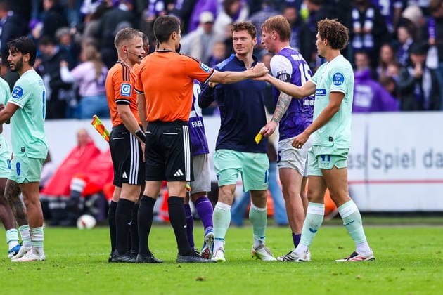 September 13, 2026, xkwix, Soccer, 2nd Division, VfL Osnabrück vs. Hertha BSC, Stadion an der Bremer Brücke, Matchday 5, 2026–2027 season: Players say goodbye after the final whistle. DFB regulations prohibit any use of photographs as image sequences and or quasi-video. Photo: xKamilxWilkowskixPressefotoKochx, Lower Saxony, Germany