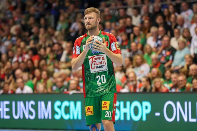 September 13, 2026, xgox, Handball: Opel HBL SC Magdeburg vs. HSG Wetzlar emspor, from left: Philipp Weber (Magdeburg), No. 20 with the ball, plays the ball (Magdeburg)