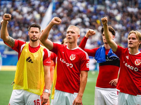 September 13, 2026, xwppx, Soccer 2. Bundesliga, Karlsruher SC vs. Energie Cottbus: Ryan Malone (Energie Cottbus), Dmytro Bohdanov (Energie Cottbus), Lukas Michelbrink and Energie Cottbus celebrate after their 0–3 victory DFL and DFB regulations prohibit any use of photographs as image sequences and or quasi-video Karlsruhe