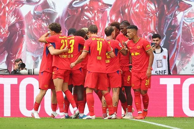 RB Leipzig vs. Hamburger SV, Bundesliga, Leipzig, September 13, 2026, Red Bull Arena, Soccer, Men, 2026–2027 Season, Bundesliga 1, Matchday 3, RB Leipzig vs. Hamburger SV, Pictured: Goal for RB Leipzig, Goal celebration after the 1–0, Goal scorer Tidiam Gomis (27), RB Leipzig,