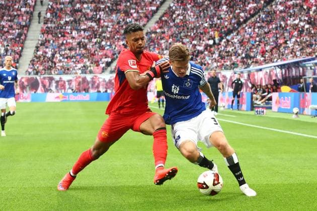 RB Leipzig vs. Hamburger SV, Bundesliga, Leipzig, September 13, 2026, Red Bull Arena, Soccer, Men, 2026–2027 Season, 1st Bundesliga, Matchday 3, RB Leipzig vs. Hamburger SV, Pictured from left: Benjamin Henrichs (39), RB Leipzig, and David Möller Wolfe (3), HSV,