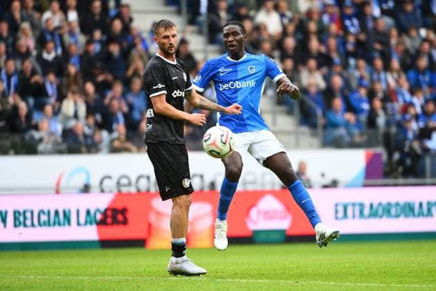KRC Genk v KAA Gent - Jupiler Pro League GENK, BELGIUM - SEPTEMBER 13 : Van Der Heyden Siebe defender of KAA Gent, Bangoura Sory Ibrahima midfielder of KRC Genk during the Jupiler Pro League match between KRC Genk and KAA Gent on September 13, 2026 in Genk, Belgium, 13 09 2026 Genk Belgium  Copyright: xVincentxKalutx
