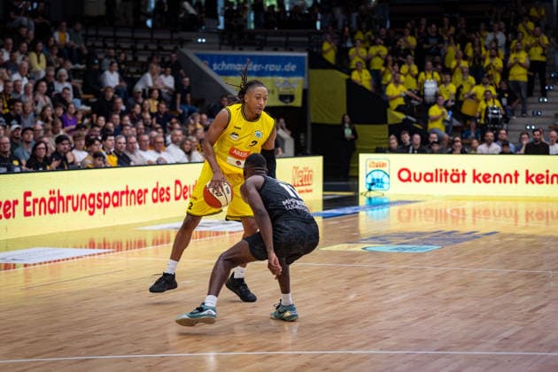 CJ Hines, Kreisbau Kirchheim Knights; 02 Darius Perry, MHP RIESEN Ludwigsburg; 11 GER, Kreisbau Kirchheim Knights vs. MHP RIESEN Ludwigsburg, easyCredit BBL, Netto BBL Cup, Round 1, 2026–2027 season, September 13, 2026 GER, Kreisbau Kirchheim Knights vs. MHP RIESEN Ludwigsburg, easyCredit BBL, Netto BBL Cup, Round 1, 2026–2027 season, September 13, 2026 Göppingen Copyright: xEibner-Pressefoto NinaxSanderx EP_NSR