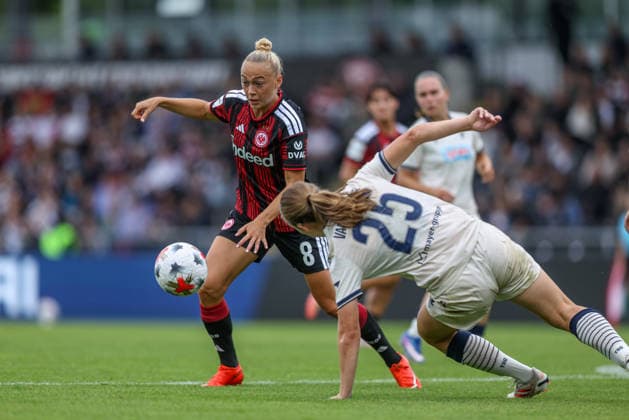 GER, Frankfurt, Eintracht Frankfurt vs. TSG Hoffenheim, Google Pixel Women s Bundesliga, Soccer, DFB, 2026–2027 Season, Stadion am Brentanobad, Matchday 4 in pictures (from left): Hanna Bennison, Eintracht Frankfurt Women s Team No. 8, Jonna van de Velde, TSG Hoffenheim Women, 25. DFB and DFL regulations prohibit any use of photographs as image sequences and or quasi-video. September 13, 2026 Copyright: HMBxMedia HendrikxHamelau