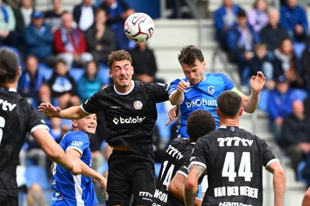KRC Genk v KAA Gent - Jupiler Pro League GENK, BELGIUM - SEPTEMBER 13 : Delorge Mathias midfielder of KAA Gent, Heynen Bryan midfielder of KRC Genk during the Jupiler Pro League match between KRC Genk and KAA Gent on September 13, 2026 in Genk, Belgium, 13 09 2026 Genk Belgium  Copyright: xVincentxKalutx