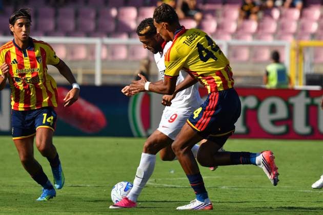 US Lecce s Centre-back Tiago Gabriel (44 US Lecce) and AC Monza s Striker Gustavo Varela (9 AC Monza) in action during the Serie A Enilive matchday 4 match between US Lecce and AC Monza at the Stadio Via del Mare in Lecce, Italy, Sunday, September 13, 2026. (Credit Image: Giovanni Evangelista LaPresse)  Copyright: xGiovannixEvangelista LaPressex