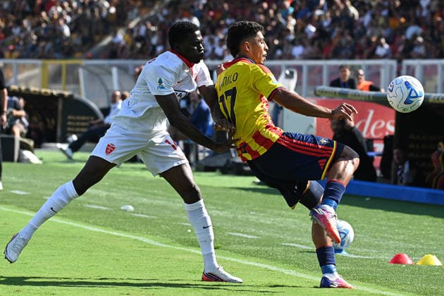 SOCCER - Serie A - US Lecce vs. AC Monza Photo by IPA ABACAPRESS.COM88483391 - Danilo Veiga (US Lecce) against Ebenezer Akinsanmiro (AC Monza) during the US Lecce vs. AC Monza Italian Serie A soccer match in Lecce, Italy, on September 13, 2026 Lecce Italy  Copyright: xIPAxSport ABACAx