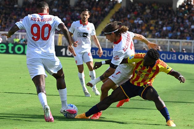 SOCCER - Serie A - US Lecce vs. AC Monza Photo by IPA ABACAPRESS.COM88483385 - Ricardo Mangas (AC Monza) against Coulibaly Lassana (US Lecce) during the US Lecce vs. AC Monza Italian Serie A soccer match in Lecce, Italy, on September 13, 2026 Lecce Italy  Copyright: xIPAxSport ABACAx