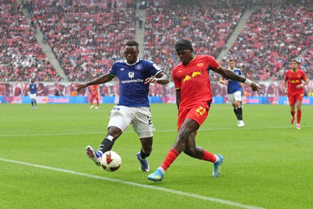 1 German Bundesliga: RB Leipzig vs. Hamburger SV, September 13, 2026—Patson Daka (27) of RB Leipzig vs. Castello Lukeba (23) of Hamburger SV—LEIPZIG, GERMANY SEPTEMBER 13 Bundesliga match between RB Leipzig and Hamburger SV at the Red Bull Arena on Matchday 3 of the 1. Bundesliga on September 13, 2026 in Leipzig, Germany. DFL regulations prohibit any use of photographs as image sequences and or quasi-video. Copyright: xBEAUTIFULxSPORTS JanxKaeferx