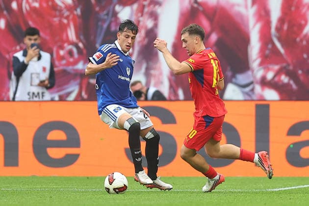 RB Leipzig vs. Hamburger SV, Bundesliga, Leipzig, September 13, 2026, Red Bull Arena, Soccer, Men, 2026–2027 Season, Bundesliga 1, Matchday 3, RB Leipzig vs. Hamburger SV, Pictured from left: Nicolas Capaldo (24), HSV, and Brajan Gruda (10), RB Leipzig,