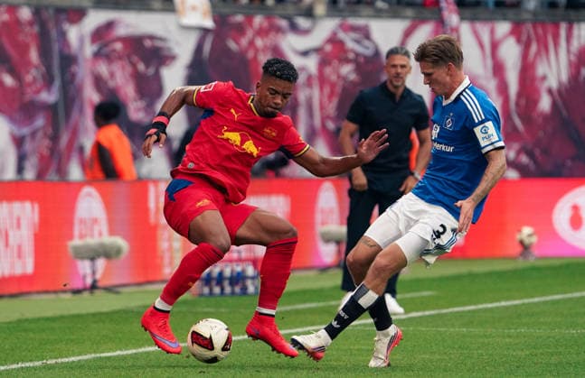 German Soccer Bundesliga 2026–2027, Matchday 3: RB Leipzig vs. Hamburger SV, Red Bull Arena, Leipzig; Benjamin Henrichs of RB Leipzig dribbling, 39 Copyright: xAymanxAlahmedx