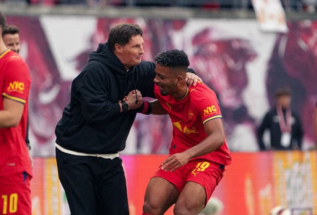 German Soccer Bundesliga 2026–2027, Matchday 3: RB Leipzig vs. Hamburger SV at Red Bull Arena, Leipzig; sportsmanship, gesture, body language, emotion; Merlin Polzin, coach of Hamburger SV; Benjamin Henrichs, RB Leipzig; 39 Copyright: xAymanxAlahmedx