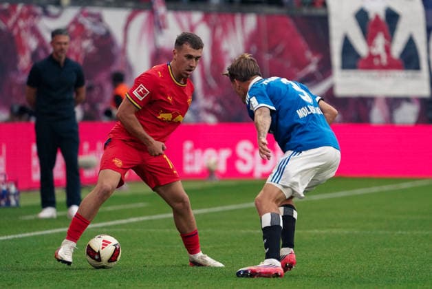 German Bundesliga 2026–2027, Matchday 3: RB Leipzig vs. Hamburger SV at Red Bull Arena, Leipzig. Players: Brajan Gruda (RB Leipzig), 10 David Moller Wolfe (Hamburger SV), 3 Copyright: xAymanxAlahmedx