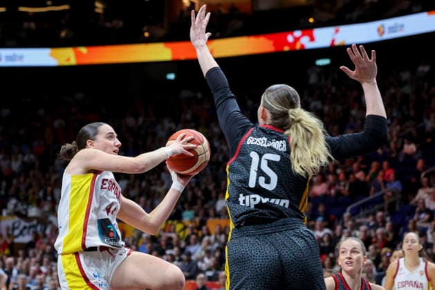 Iyana Martin of Spain and Luisa Geiselsoder of Germany battle for the ball during the FIBA Women s Basketball World Cup Germany 2026 third-place game between Spain and Germany at the Berlin Arena on September 13, 2026, in Berlin, Germany. Photo by Marco Steinbrenner, DeFodi Images