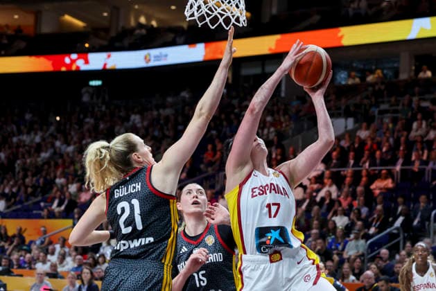 Marie Guelich (Germany), Luisa Geiselsoder (Germany), and Megan Gustafson (Spain) battle for the ball during the FIBA Women’s Basketball World Cup Germany 2026 third-place game between Spain and Germany at the Berlin Arena on September 13, 2026, in Berlin, Germany. Photo by Marco Steinbrenner, DeFodi Images