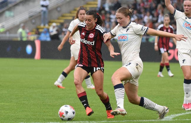 September 13, 2026, xhbx, Soccer Google Pixel Women s Bundesliga, Eintracht Frankfurt vs. TSG Hoffenheim, Hayley Raso (Eintracht Frankfurt Women s Team), Jonna van de Velde (TSG 1899 Hoffenheim), Frankfurt am Main