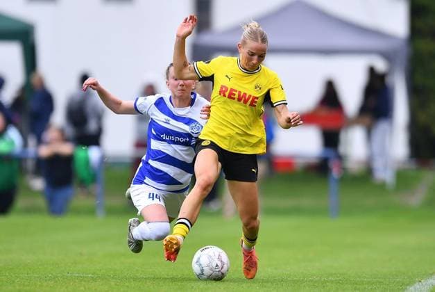 MSV Duisburg vs. Borussia Dortmund ** FOR EDITORIAL USE ONLY ** EDITORIAL USE ONLY ** Women’s Soccer, Regionalliga West, Matchday 4: MSV Duisburg vs. Borussia Dortmund on September 13, 2026, at the BSA Westender Straße in Duisburg. Ann Sophie Vogel (Borussia Dortmund), in the foreground: Hendrikje Baurmann (MSV Duisburg), in the background: Germany, North Rhine-Westphalia, Duisburg. Copyright ThorstenxTillmann Copyright: ThorstenxTillmann doc87l2uw7vthu18who1f0x ,EDITORIAL USE ONLY Copyright: ThorstenxTillmann