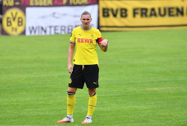 MSV Duisburg vs. Borussia Dortmund ** FOR EDITORIAL USE ONLY ** EDITORIAL USE ONLY ** Women s Soccer, Regionalliga West, Matchday 4: MSV Duisburg vs. Borussia Dortmund on September 13, 2026, at the BSA Westender Straße in Duisburg. Alexandra Popp, Borussia Dortmund, Germany, North Rhine-Westphalia, Duisburg. Copyright ThorstenxTillmann Copyright: ThorstenxTillmann doc87l2uxzfbrt13zlcpez4 ,EDITORIAL USE ONLY Copyright: ThorstenxTillmann