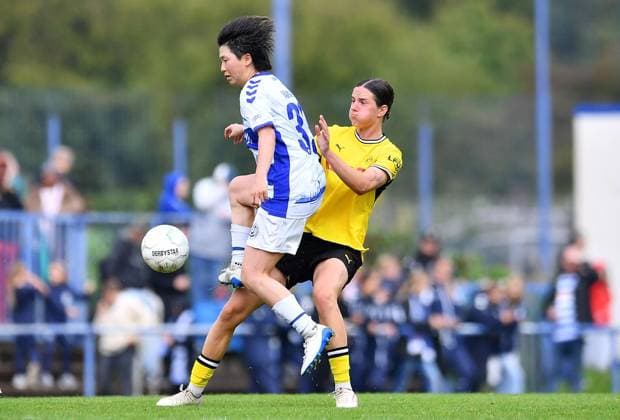 MSV Duisburg vs. Borussia Dortmund ** FOR EDITORIAL USE ONLY ** EDITORIAL USE ONLY ** Women’s Soccer Regionalliga West, Matchday 4: MSV Duisburg vs. Borussia Dortmund on September 13, 2026, at the BSA Westender Straße in Duisburg. Nina Yamada (MSV Duisburg), on the left, Lara Schmidt, Borussia Dortmund; on the right, Duisburg, North Rhine-Westphalia, Germany. Copyright ThorstenxTillmann Copyright: ThorstenxTillmann doc87l2uy36zm11bey4hf08 ,EDITORIAL USE ONLY Copyright: ThorstenxTillmann