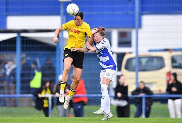 MSV Duisburg vs. Borussia Dortmund ** FOR EDITORIAL USE ONLY ** EDITORIAL USE ONLY ** Women s Soccer Regionalliga West, Matchday 4: MSV Duisburg vs. Borussia Dortmund on September 13, 2026, at the BSA Westender Straße in Duisburg. Lara Schmidt (Borussia Dortmund), on the left: Hendrikje Baurmann, MSV Duisburg; on the right: Duisburg, North Rhine-Westphalia, Germany. Copyright ThorstenxTillmann Copyright: ThorstenxTillmann doc87l2uy3zdk73xxcawca ,EDITORIAL USE ONLY Copyright: ThorstenxTillmann