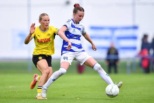 MSV Duisburg vs. Borussia Dortmund ** FOR EDITORIAL USE ONLY ** EDITORIAL USE ONLY ** Women’s Soccer Regionalliga West, Matchday 4: MSV Duisburg vs. Borussia Dortmund on September 13, 2026, at BSA Westender Straße in Duisburg. Hendrikje Baurmann (MSV Duisburg), in the foreground: Ann Sophie Vogel (Borussia Dortmund); in the background: Germany, North Rhine-Westphalia, Duisburg. Copyright ThorstenxTillmann Copyright: ThorstenxTillmann doc87l2uye0en61f9l5ouw5 ,EDITORIAL USE ONLY Copyright: ThorstenxTillmann