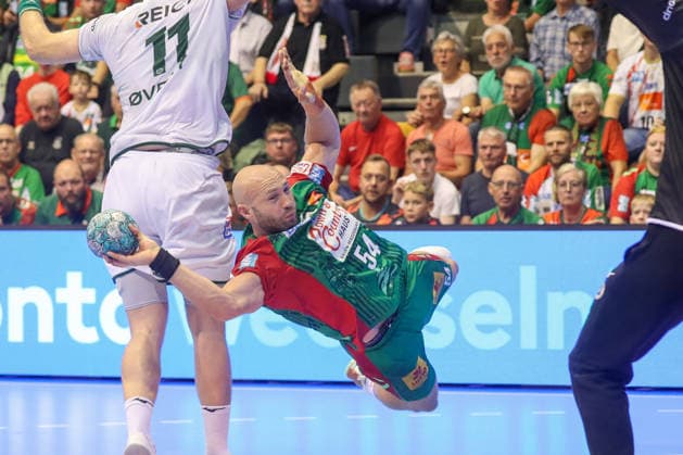 September 13, 2026, xgox, Handball Opel HBL SC Magdeburg vs. HSG Wetzlar emspor, from left: Oscar Bergendahl (Magdeburg), 54, takes a shot, goal scorer, scores a goal, Magdeburg