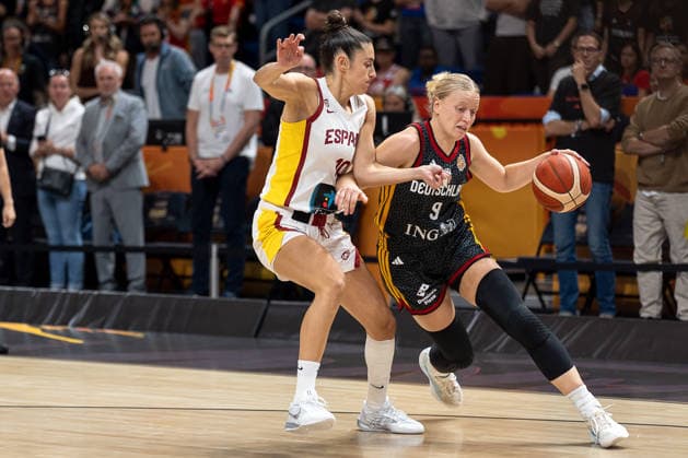 Emma Eichmeyer (Germany), No. 9, dribbling past Maria Conde (Spain), No. 10, Spain vs. Germany, Basketball, 2026 FIBA Women’s World Cup, 3rd-Place Game, September 13, 2026, Germany, Spain vs. Germany, Basketball, FIBA Women’s World Cup 2026, Third-Place Game, September 13, 2026, Berlin Copyright: xEibner-Pressefoto MaxxVincenx EP_MVN