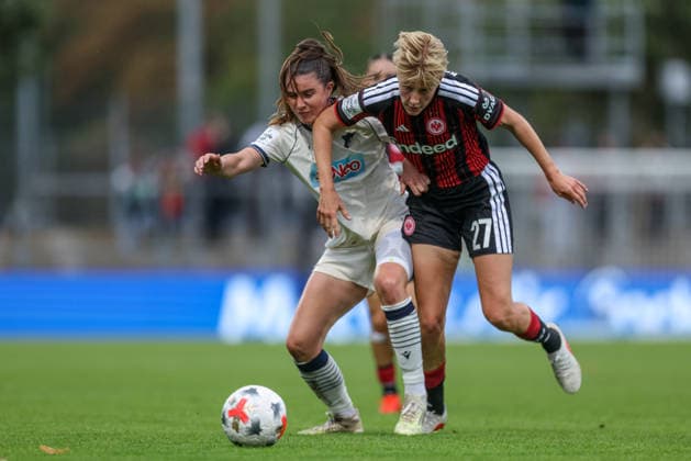 GER, Frankfurt, Eintracht Frankfurt vs. TSG Hoffenheim, Google Pixel Women s Bundesliga, Soccer, DFB, 2026–2027 Season, Stadion am Brentanobad, Matchday 4 in pictures: from left, Chiara Hahn, TSG Hoffenheim Women s Team 23, Paulina Krumbiegel, Eintracht Frankfurt Women’s Team, No. 27, Tackle. DFB and DFL regulations prohibit any use of photographs as image sequences and or quasi-video. September 13, 2026 Copyright: HMBxMedia HendrikxHamelau