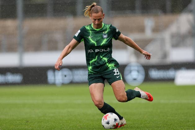 Sarai Linder, VFL Wolfsburg, 39 on the ball: VfB Stuttgart vs. VfL Wolfsburg, Soccer, Women s Bundesliga, Matchday 4, 2026–2027 season, September 13, 2026, VfB Stuttgart vs. VfL Wolfsburg, Soccer, Women s Bundesliga, Matchday 4, 2026–2027 Season, September 13, 2026 Copyright: xEibner-Pressefoto SoerenxHerwegx EP_SHG