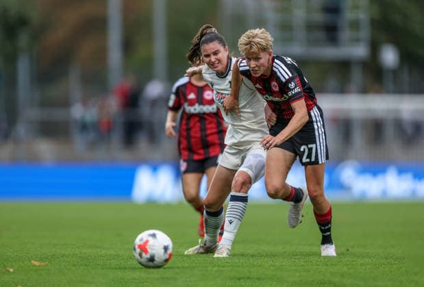 GER, Frankfurt, Eintracht Frankfurt vs. TSG Hoffenheim, Google Pixel Women s Bundesliga, Soccer, DFB, 2026–2027 Season, Stadion am Brentanobad, Matchday 4 in pictures: from left, Chiara Hahn, TSG Hoffenheim Women s Team 23, Paulina Krumbiegel, Eintracht Frankfurt Women’s Team, No. 27, Tackle. DFB and DFL regulations prohibit any use of photographs as image sequences and or quasi-video. September 13, 2026 Copyright: HMBxMedia HendrikxHamelau