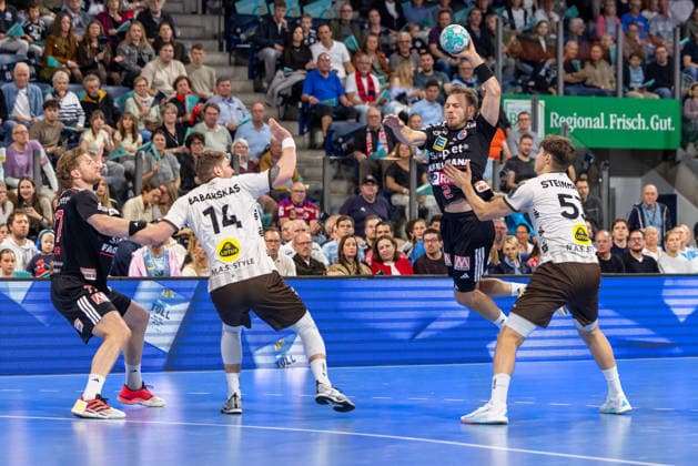 Frieder Bandlow (HC Erlangen), 02; Sören Steinhaus (Bergischer HC), 53; Gerdas Babarskas (Bergischer HC), 14; HC Erlangen vs. Bergischer HC, Handball, Opel Handball Bundesliga, Matchday 5, 2026–2027 Season, September 13, 2026, HC Erlangen vs. Bergischer HC, Handball, Opel Handball Bundesliga, Matchday 5, 2026–2027 season, September 13, 2026, Nuremberg Copyright: xEibner-Pressefoto ArdanxFuessmanx EP_AFN