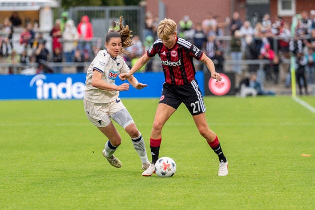 Game action, tackle, from left: Chiara Hahn (TSG 1899 Hoffenheim, 23), Paulina Krumbiegel (Eintracht Frankfurt, 27), GER, Eintracht Frankfurt vs. TSG 1899 Hoffenheim, soccer, Google Pixel Women’s Bundesliga, Matchday 4, 2026–2027 season, September 13, 2026, DFB regulations prohibit any use of photographs as image sequences and or quasi-video, GER, Eintracht Frankfurt vs. TSG 1899 Hoffenheim, Soccer, Google Pixel Women’s Bundesliga, Matchday 4, 2026–2027 Season, September 13, 2026, Frankfurt am Main Copyright: xEibner-Pressefoto J-NxGroemlingx EP_JGG