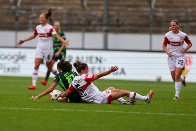 Greta Stegemann (VfB Stuttgart), 5, vs. Kessya Bussy (VFL Wolfsburg), 19; VfB Stuttgart vs. VfL Wolfsburg, Soccer, Women s Bundesliga, Matchday 4, 2026–2027 Season, September 13, 2026, VfB Stuttgart vs. VfL Wolfsburg, Soccer, Women s Bundesliga, Matchday 4, 2026–2027 season, September 13, 2026 Copyright: xEibner-Pressefoto SoerenxHerwegx EP_SHG