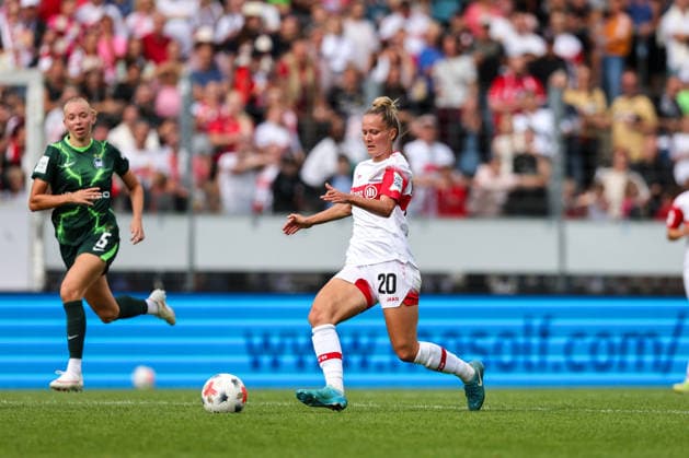 Jana Beuschlein, VfB Stuttgart, 20, on a counterattack: VfB Stuttgart vs. VfL Wolfsburg, soccer, Women s Bundesliga, Matchday 4, 2026–2027 season, September 13, 2026 VfB Stuttgart vs. VfL Wolfsburg, soccer, Women s Bundesliga, Matchday 4, 2026–2027 season, September 13, 2026 Copyright: xEibner-Pressefoto SoerenxHerwegx EP_SHG