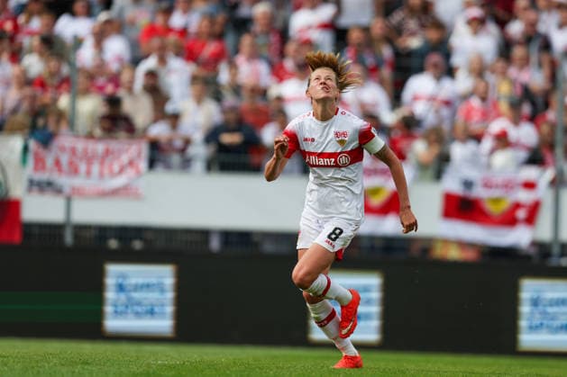 Maximiliane Rall, VfB Stuttgart, 8, looks for the ball; VfB Stuttgart vs. VfL Wolfsburg, soccer, Women s Bundesliga, Matchday 4, 2026–2027 season, September 13, 2026, VfB Stuttgart vs. VfL Wolfsburg, soccer, Women’s Bundesliga, Matchday 4, 2026–2027 season, September 13, 2026 Copyright: xEibner-Pressefoto SoerenxHerwegx EP_SHG