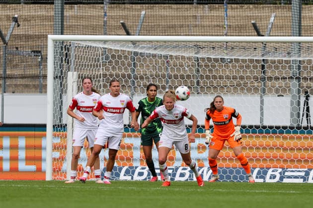 Maximiliane Rall of VfB Stuttgart, No. 8, clears a corner kick in the match between VfB Stuttgart and VfL Wolfsburg, soccer, Women s Bundesliga, Matchday 4, 2026–2027 season, September 13, 2026, VfB Stuttgart vs. VfL Wolfsburg, Soccer, Women’s Bundesliga, Matchday 4, 2026–2027 season, September 13, 2026 Copyright: xEibner-Pressefoto SoerenxHerwegx EP_SHG