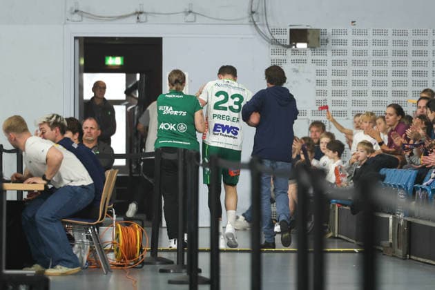 Handball I Men I 2026–2027 Season I Bundesliga I Matchday 4 I Handball Club Hamburg vs. Frisch Auf Göppingen I September 13, 2026 Ole Pregler 23, Frisch Auf Göppingen, is carried off the court injured Copyright: xLobeca RalfxHomburgx