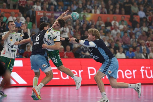 Handball I Men I 2026–2027 Season I Bundesliga I Matchday 4 I Handball Club Hamburg vs. FRISCH AUF Göppingen I September 13, 2026 Elias Kofler 6, Handball Club Hamburg Elias Newel 40, Frisch Auf Göppingen Martin Hovde 81, Handball Club Hamburg, Alsterdorfer Sporthalle, Hamburg, Germany Copyright: xLobeca RalfxHomburgx
