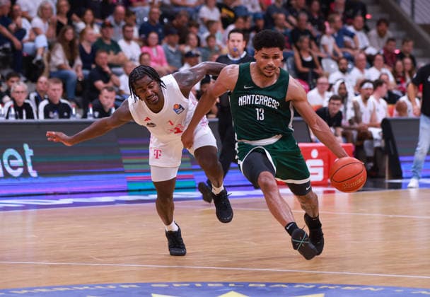 Xavier Castaneda of Nanterre goes for the ball against John Michael Wright of Bonn, Bonn, Germany, September 13, 2026, basketball, exhibition game, Telekom Baskets Bonn vs. Nanterre 92